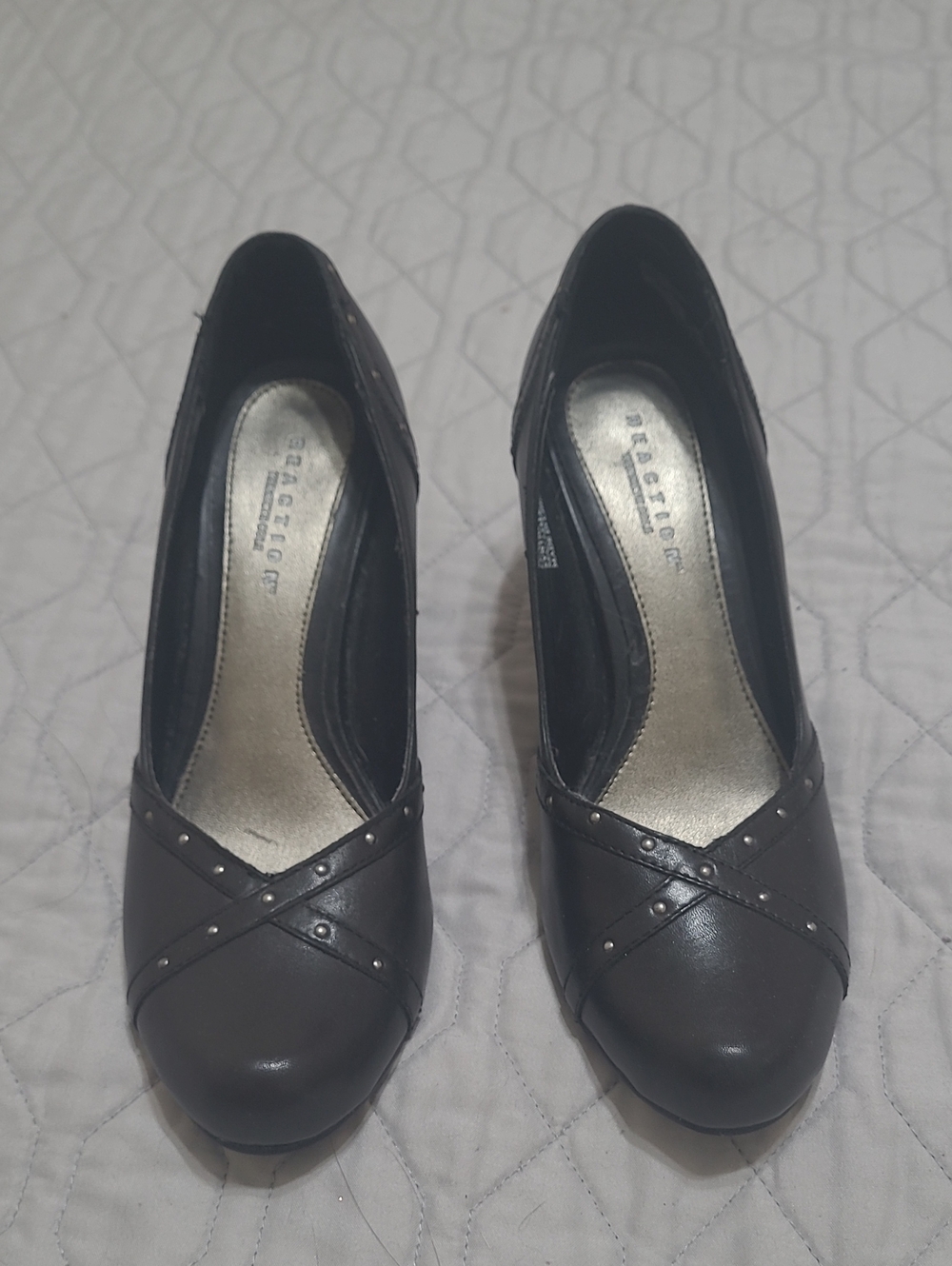 ⭐️ Kenneth Cole Black Stud-Accent Cross-Strap Pumps Size 6.5